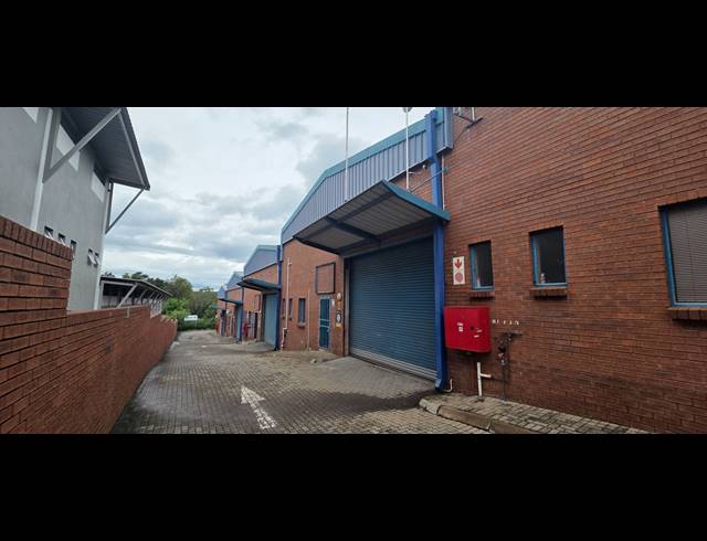 360M² WAREHOUSE TO LET IN RIVERSIDE PARK